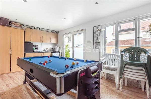 Fairmead Crescent, Edgware